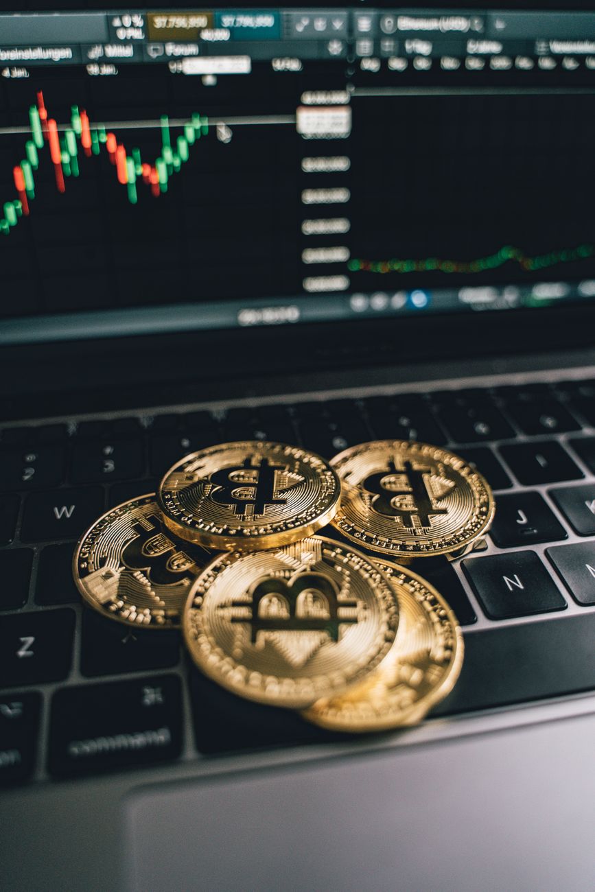 Bitcoin perde US$ 729 milhões em dois dias com fuga de ETFs; entenda